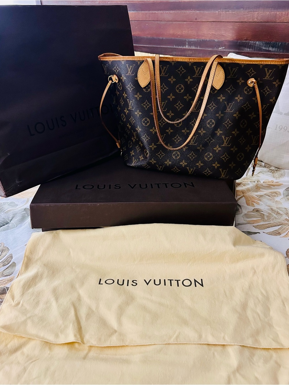 Louis Vuitton Neverfull MM Monogram Canvas Tote with Vachetta Trim